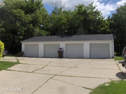Building Photo - 2 br, 1.5 bath 4plex - 175 Grand Manor Dr