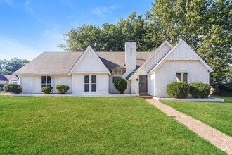 Building Photo - 6800 Cleary Dr