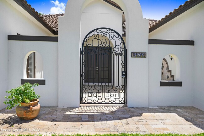 Foto del edificio - 4905 Stafford Dr