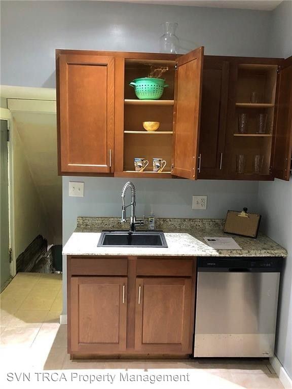 Building Photo - 4 br, 2.5 bath House - 2027 Dartmore St.