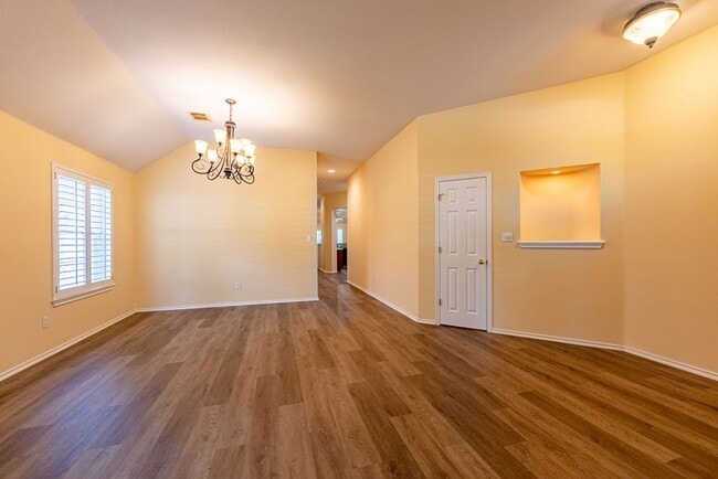 Building Photo - Beautiful 4 bedroom, 2 bathroom home in Round Rock!
