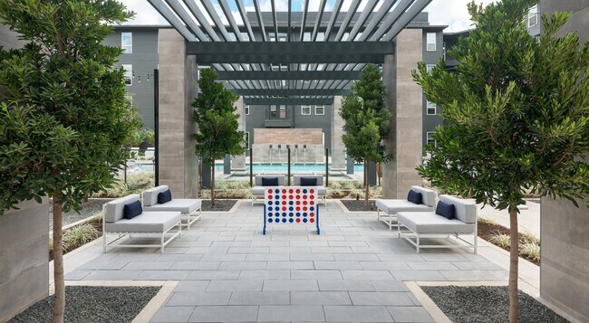 Foto del edificio - Studio Living at Its Finest: Where Form Me...