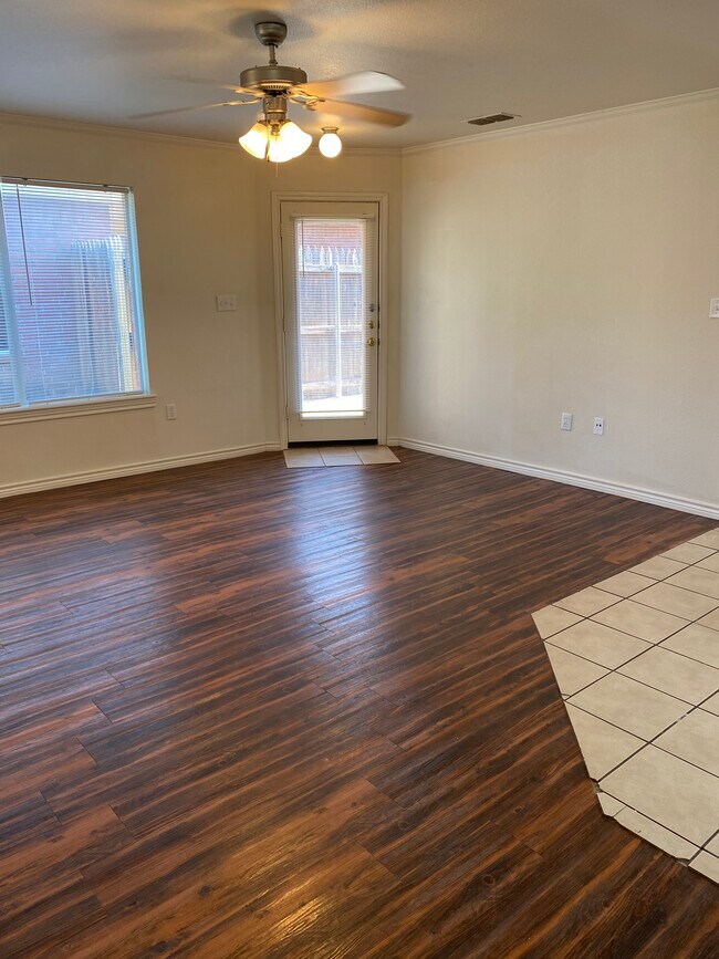 Building Photo - 519 N Chicago Ave