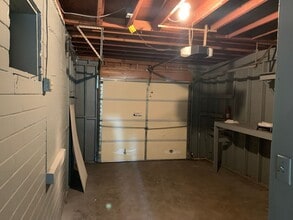 Building Photo - 760 Greenway Pl