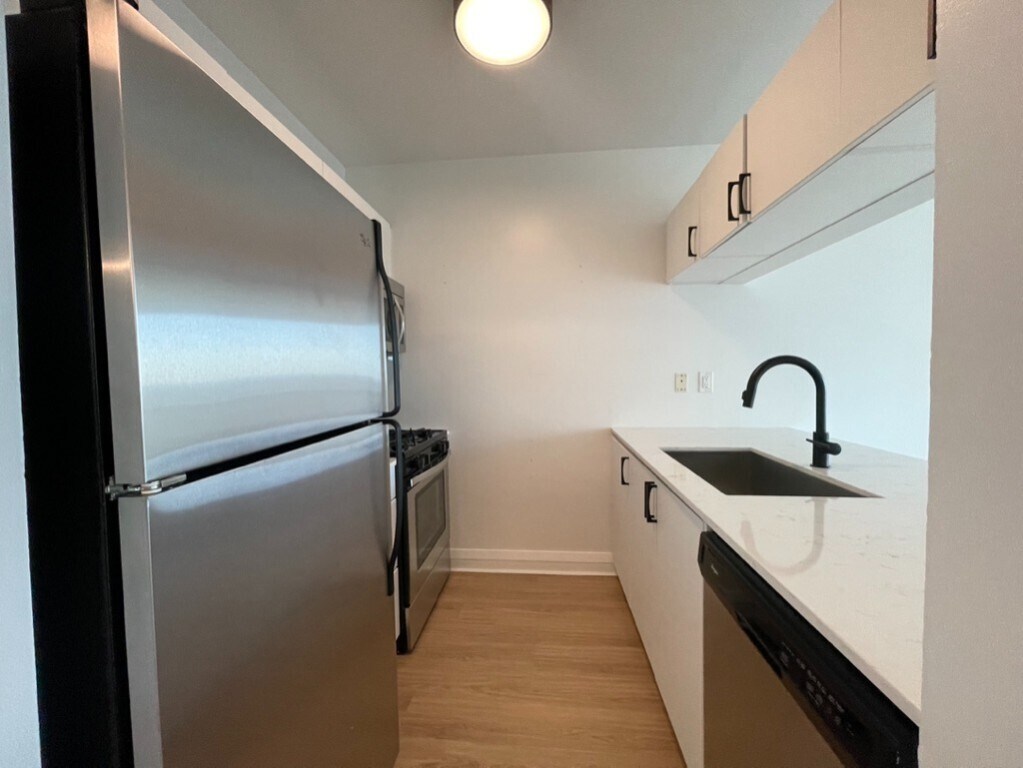 Building Photo - 502 Ninth Avenue