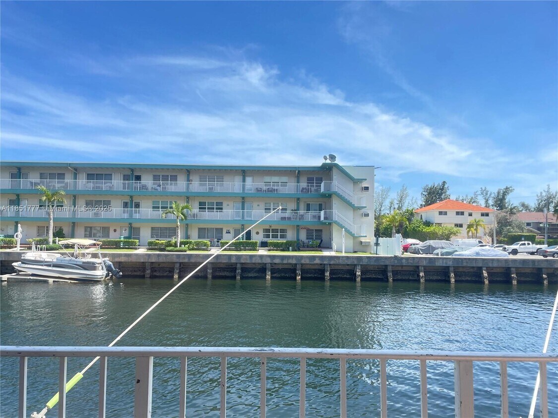Photo - 3944 NE 167th St (North Miami Beach, FL)