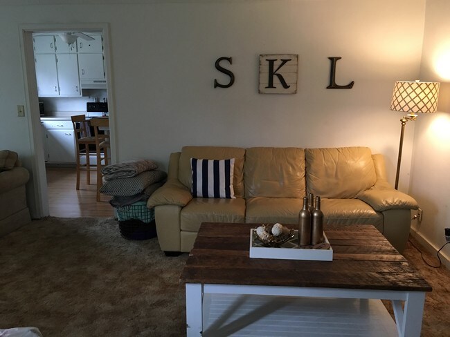 More living room with cable provided - 1606 College St