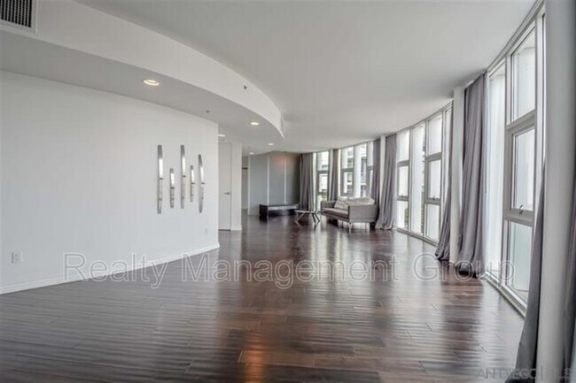 Building Photo - 3788 Park Blvd