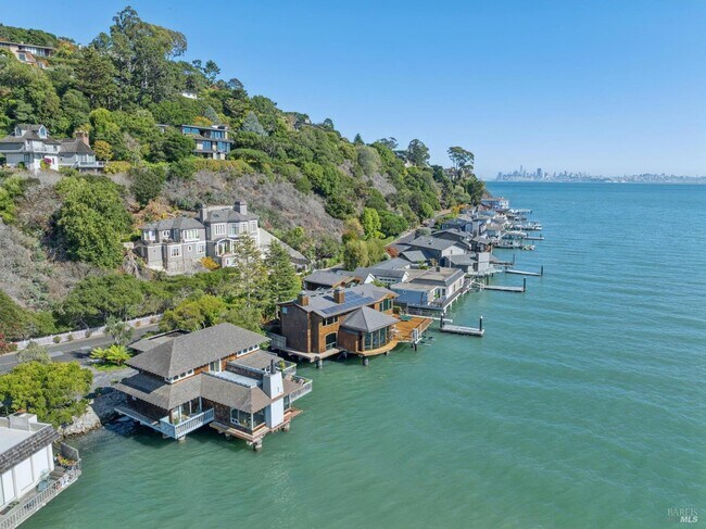 Foto del edificio - 73 W Shore Rd