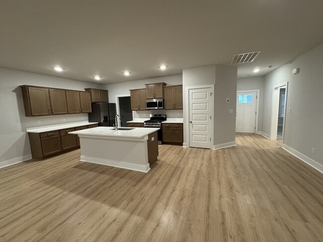 Building Photo - 12631 Whitcomb Cir