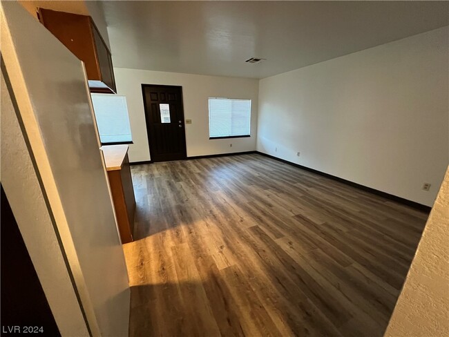 Building Photo - 1623 E Harmon Ave