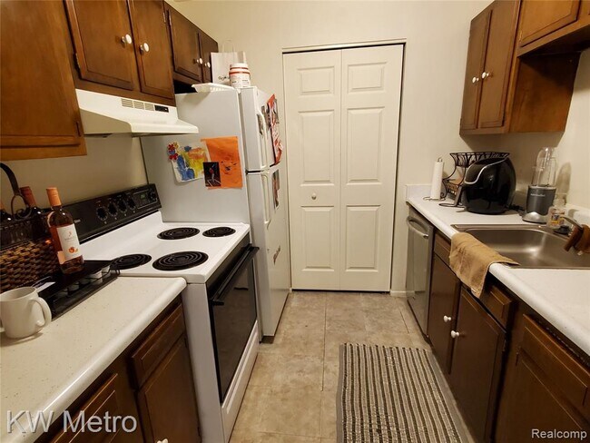 Foto del edificio - 2045 Duck Lake Rd N