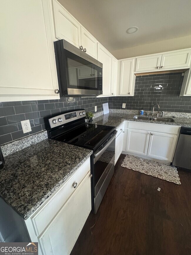 Foto del edificio - 5205 Heather Ln