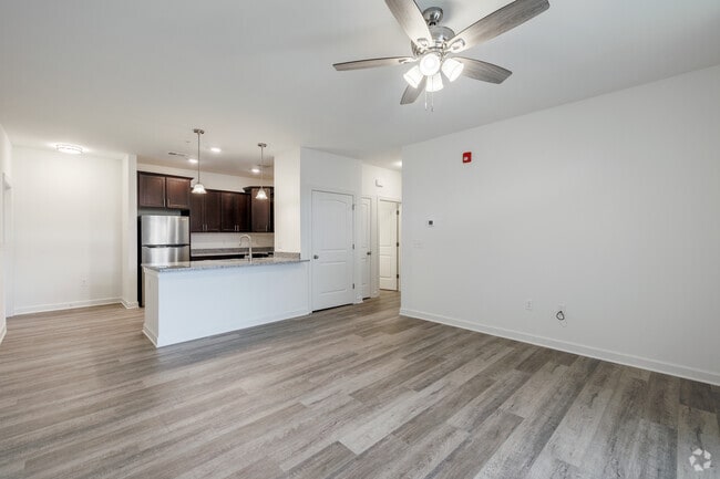 2BR, 2BA - 1128SF - Sala de estar - Abbey Place