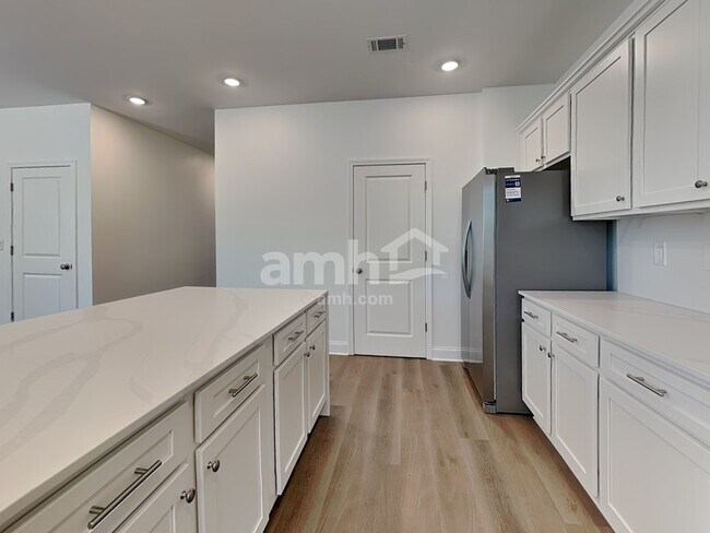 Foto del edificio - 190 Hickory Pointe Rd