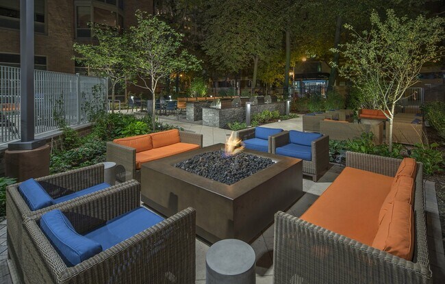 Building Photo - 1160 N Dearborn St