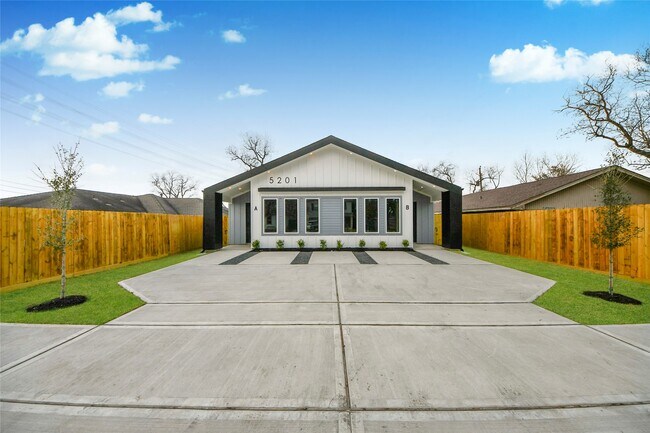 Foto del edificio - 5201 Fairchild St