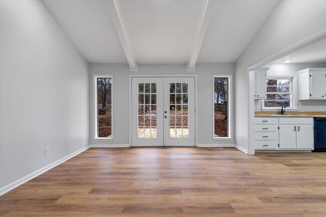 Foto del edificio - 1803 Deerwood Dr