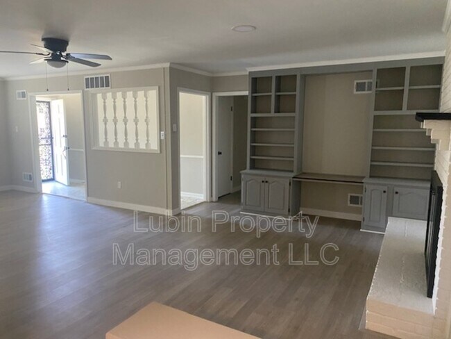 Foto del edificio - 4947 Demeter Cove