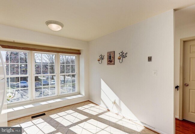 Building Photo - 1329 Templeton Pl