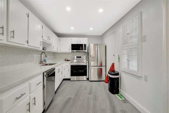 Foto del edificio - 1301 NE 191st St