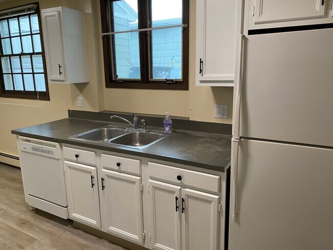 Building Photo - 368 Moccasin Trl
