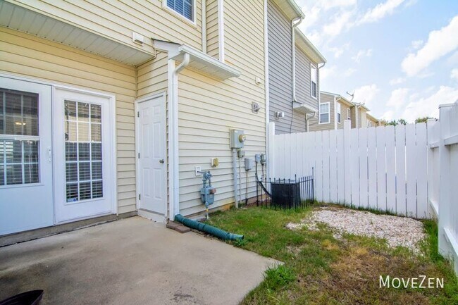 Building Photo - 8328 Glenwood Springs Ct  Raleigh NC 27616...