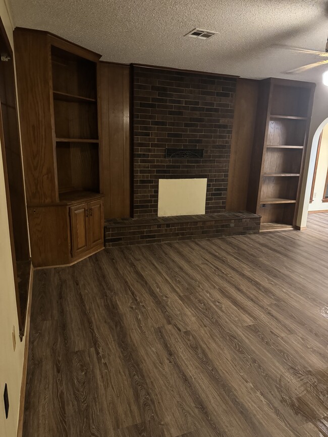 Foto del edificio - 323 S Shurley St