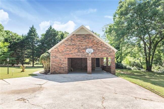 Building Photo - 1505 Hilltop Dr