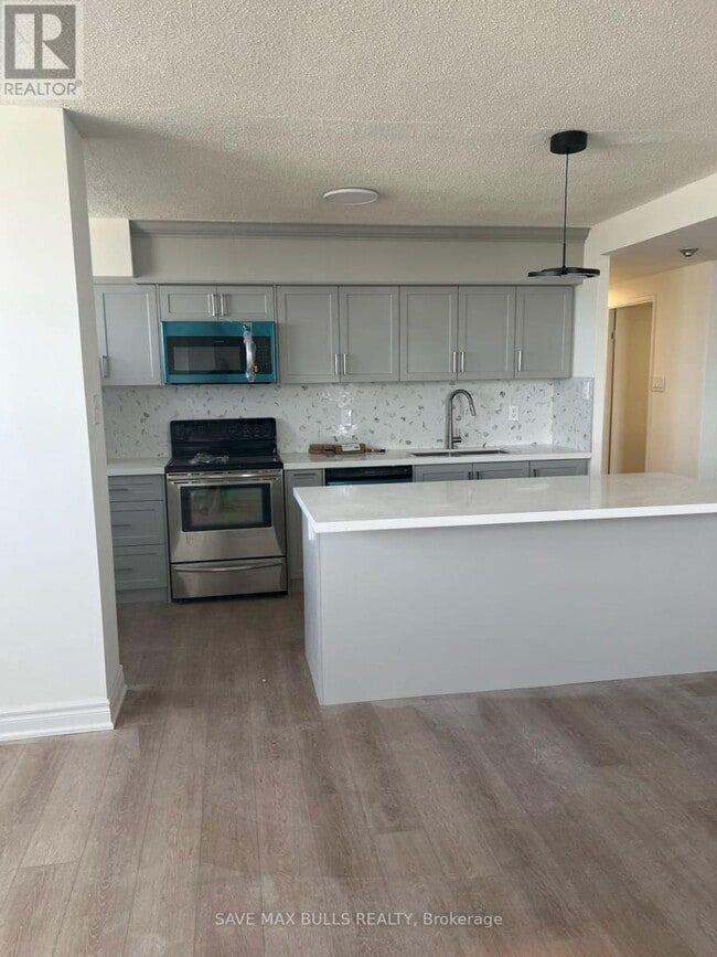 Building Photo - 5580-5580 Sheppard Ave E