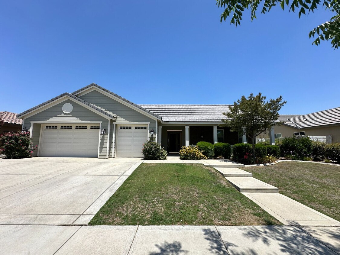 Primary Photo - Beautiful House in gated community w/ Solar!