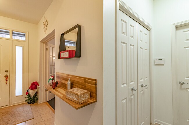 Foto del edificio - 721 Summit Ln