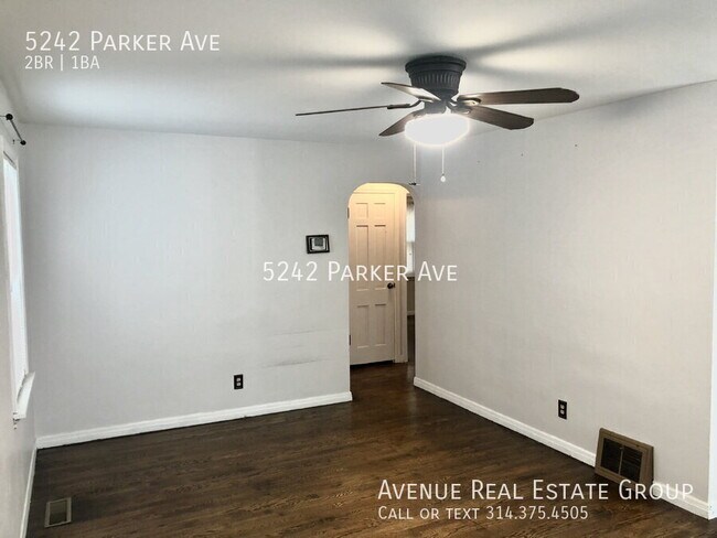 Foto del edificio - 5242 Parker Ave