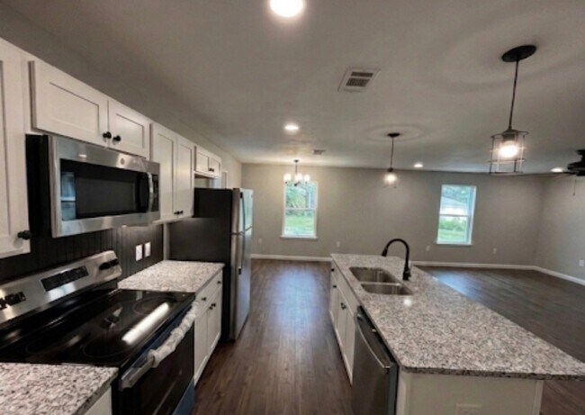 Foto del edificio - 2423 S Chatfield Rd