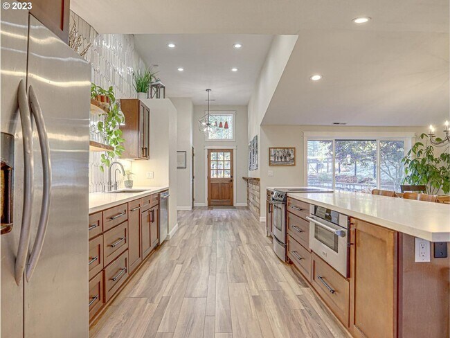 Building Photo - Large Unique Property Offering True Countr...
