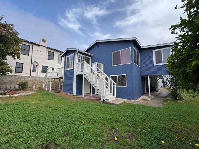 Foto del edificio - Stunning 2 Bedroom and 2 Bathroom Back House Available Now!