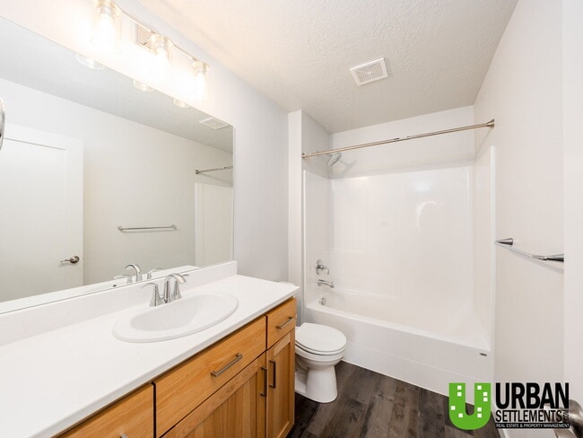 Foto del edificio - 224 S Woodlawn Rd