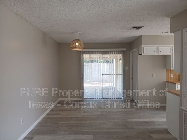 Foto del edificio - 4029 Brownwood Cir