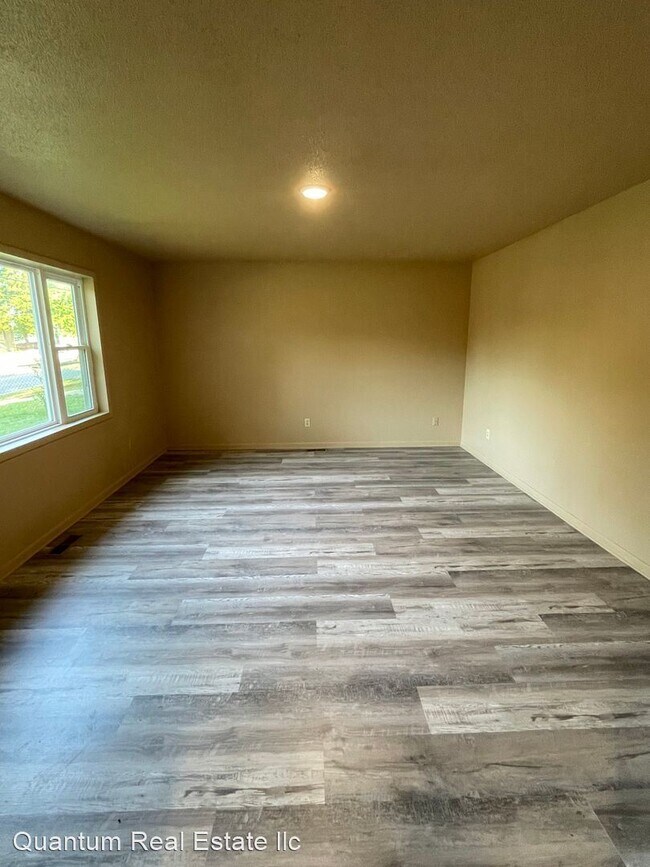 Building Photo - 5 br, 2 bath House - 2405 Alma Blvd