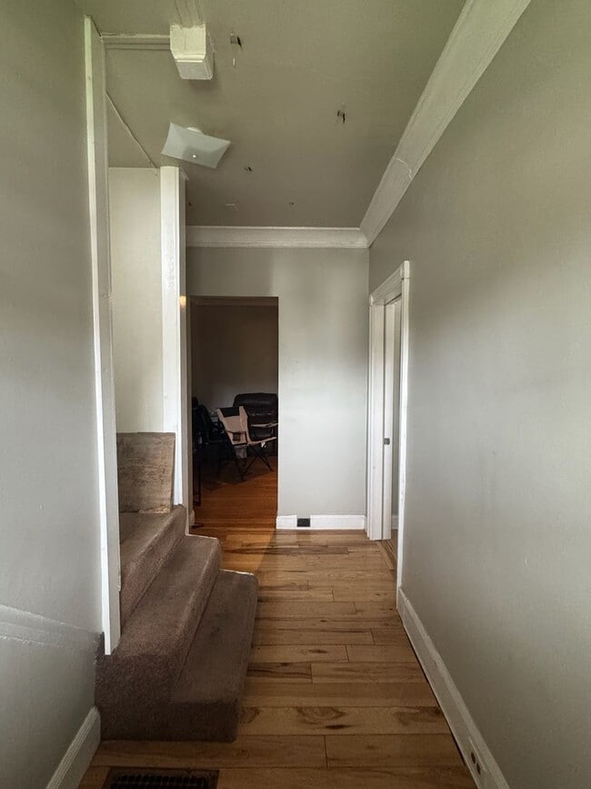 Building Photo - 350 Probasco St