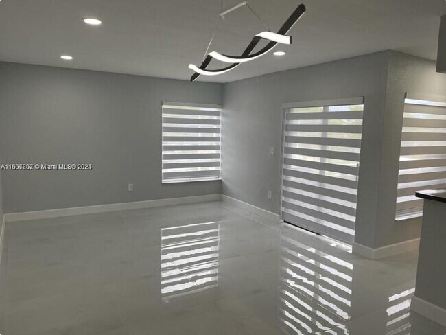 Foto del edificio - 17500 NW 68th Ave
