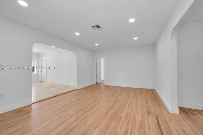 Building Photo - 1540 Sarria Ave