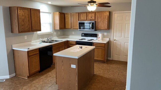 Foto del edificio - 737 Cedar Mill Drive