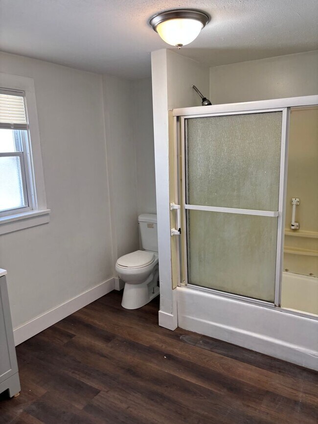 Building Photo - 3bd Single Akron Cash Pay/Section 8