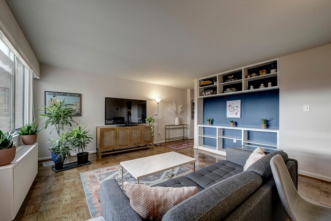 Foto del edificio - 2939 Van Ness St NW