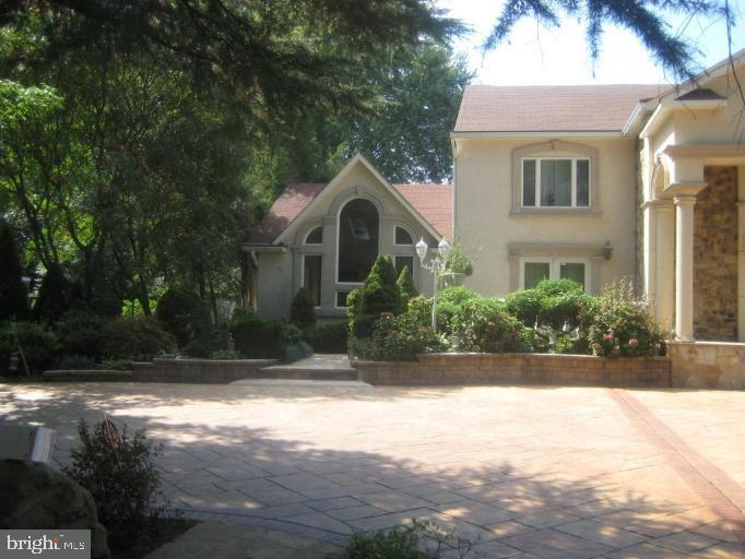 Foto principal - 5301 Goldsboro Rd