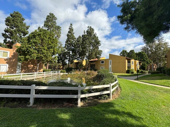 Foto del edificio - *JUST REDUCED & MOVE IN SPECIAL!* Luxury L...