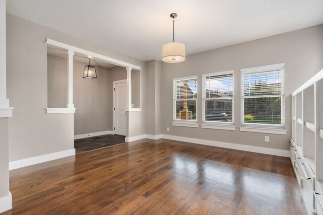 Building Photo - 915 Ridge Runner Dr