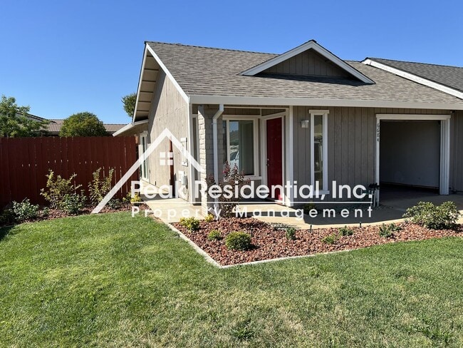 Building Photo - Nicely Updated 2bd/1.5ba Duplex near Power...