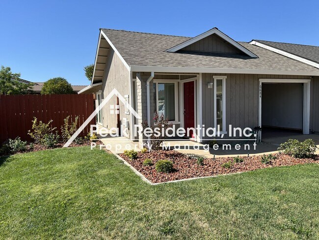 Foto del edificio - Nicely Updated 2bd/1.5ba Duplex near Power...